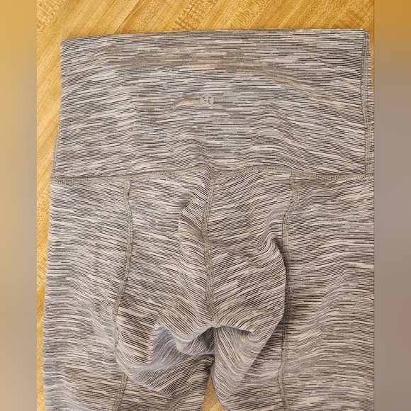 LULULEMON Wunder Under Crop Roll Down Mesh Wee, size 4 - Picture 3 of 8